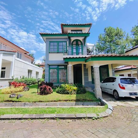 Villa Semesta Cikundul Exterior foto