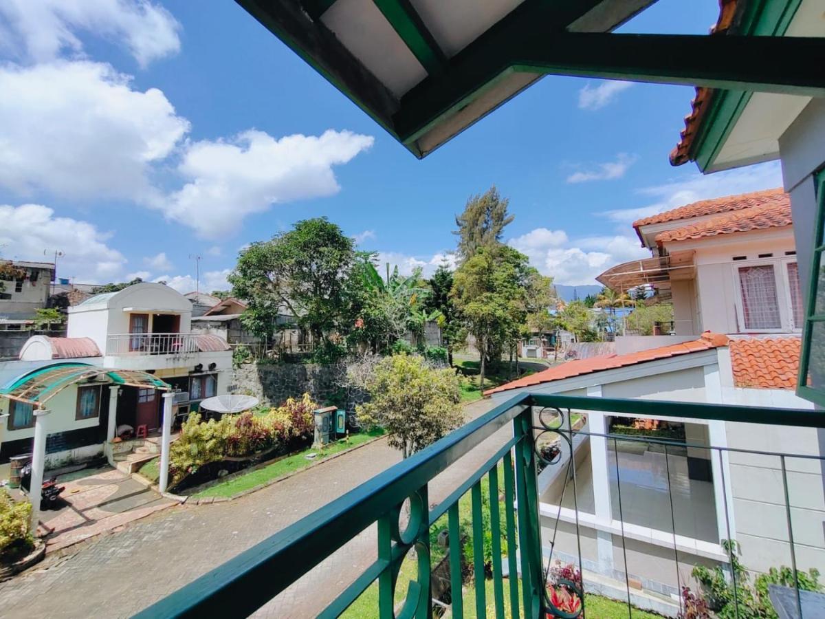 Villa Semesta Cikundul Exterior foto